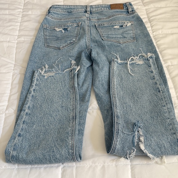 American Eagle Mom Jean Distressed Light Blue Jeans size 0 inseam 29” - Picture 2 of 6